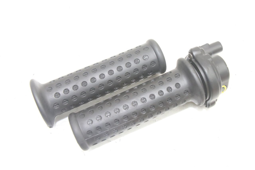 photo de POIGNEE ACCELERATEUR PIAGGIO NRG POWER PUREJET 50 (2018 - 2021) - Zoom état d’usage