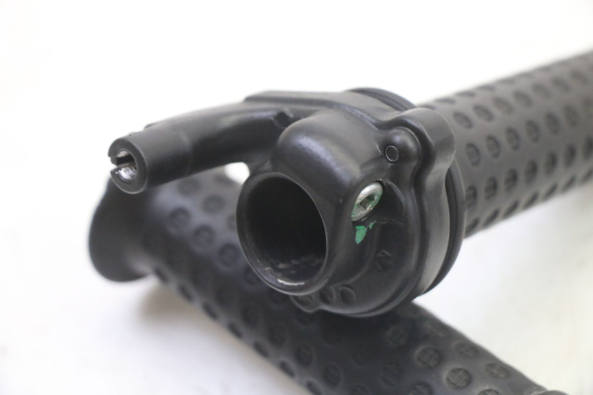 photo de POIGNEE ACCELERATEUR PIAGGIO NRG POWER PUREJET 50 (2018 - 2021) - Zoom état d’usage