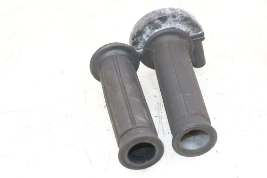 photo de POIGNEE ACCELERATEUR HONDA NSR R 125 (1994 - 2003) - Autre angle de vue