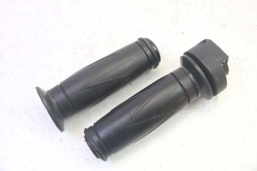 photo de POIGNEE ACCELERATEUR JM MOTORS OLDIES GT 4T 50 (2018 - 2025) - Gros plan technique