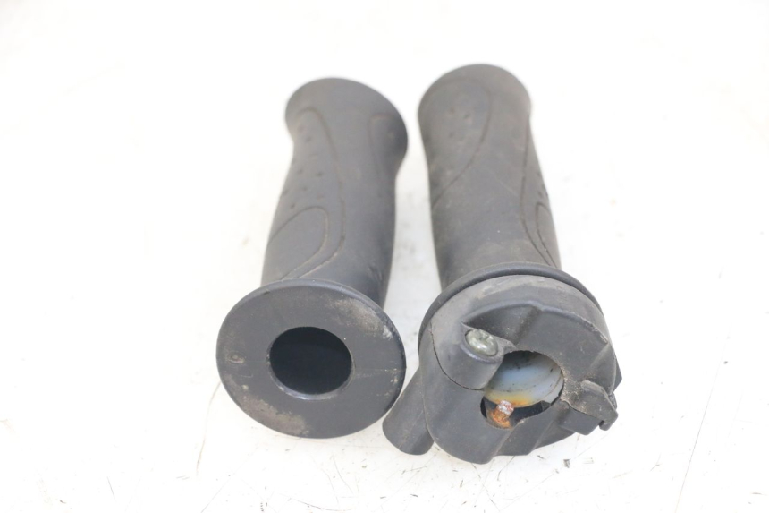 photo de POIGNEE ACCELERATEUR SYM ORBIT III 3 4T 50 (2018 - 2021) - Autre angle de vue