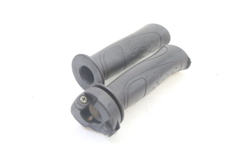 photo de POIGNEE ACCELERATEUR SYM ORBIT III 3 4T 50 (2021 - 2025) - Zoom état d’usage