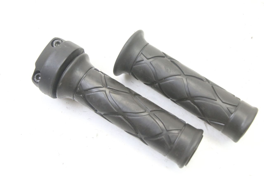 photo de POIGNEE ACCELERATEUR MBK OVETTO 4T 50 (2008 - 2016) - Zoom état d’usage