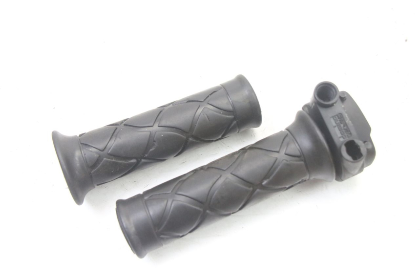 photo de POIGNEE ACCELERATEUR MBK OVETTO 4T 50 (2008 - 2016) - Gros plan technique