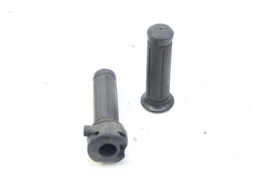 photo de POIGNEE ACCELERATEUR HONDA PES PS I 125 (2006 - 2012) - Gros plan technique