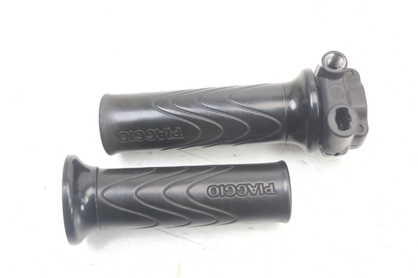 photo de POIGNEE ACCELERATEUR PIAGGIO LIBERTY IGET 4T 50 (2021 - 2025) - Autre angle de vue