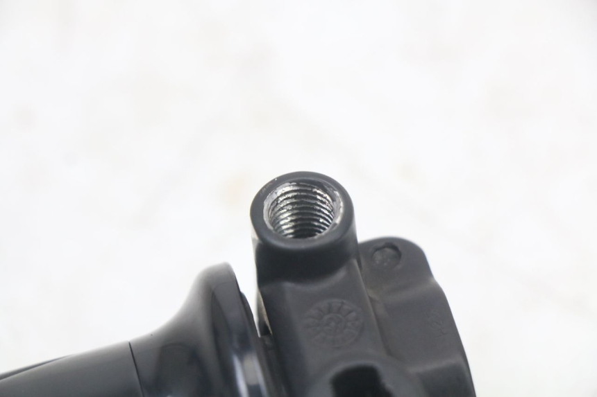 photo de POIGNEE ACCELERATEUR PIAGGIO LIBERTY IGET 4T 50 (2021 - 2025) - Gros plan technique