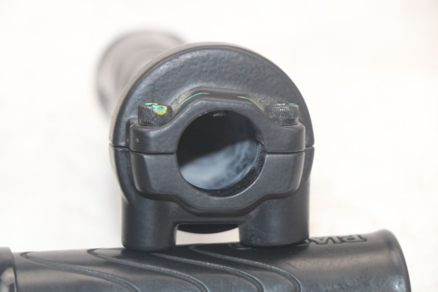 photo de POIGNEE ACCELERATEUR PIAGGIO LIBERTY IGET 4T 50 (2021 - 2025) - Vue d’ensemble