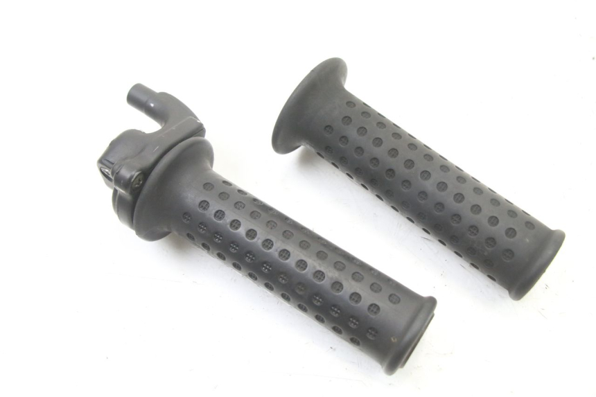 photo de POIGNEE ACCELERATEUR PIAGGIO VESPA GRANTURISMO 125 (2003 - 2007) - Vue principale