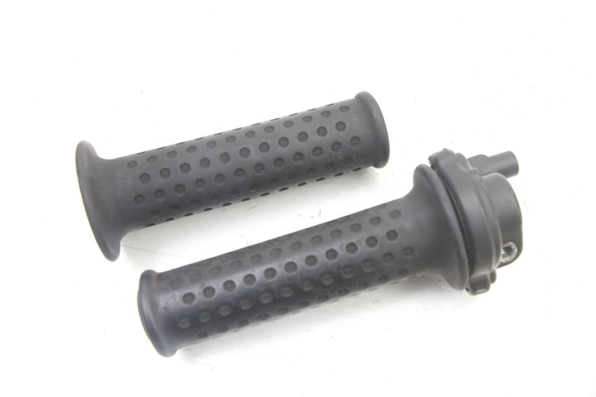 photo de POIGNEE ACCELERATEUR PIAGGIO VESPA GRANTURISMO 125 (2003 - 2007) - Autre angle de vue