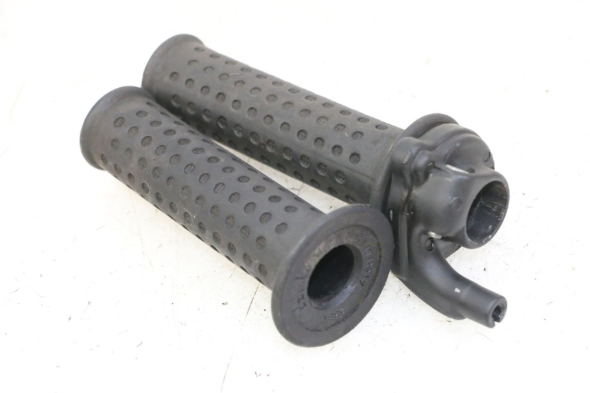 photo de POIGNEE ACCELERATEUR PIAGGIO VESPA GRANTURISMO 200 (2004 - 2005) - Vue principale