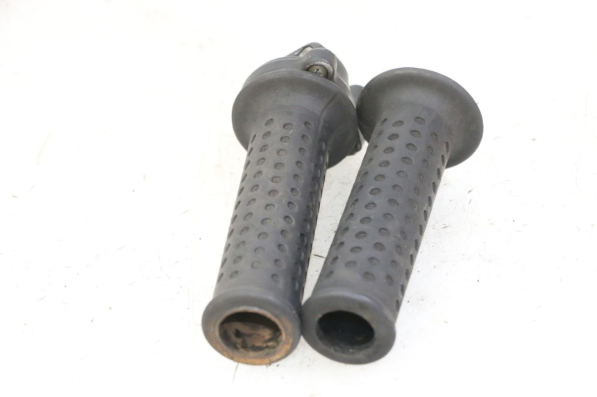 photo de POIGNEE ACCELERATEUR PIAGGIO VESPA GRANTURISMO 200 (2004 - 2005) - Gros plan technique