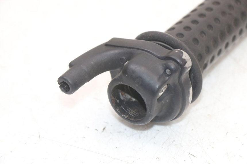 photo de POIGNEE ACCELERATEUR PIAGGIO VESPA LX 2T 50 (2005 - 2013) - Autre angle de vue