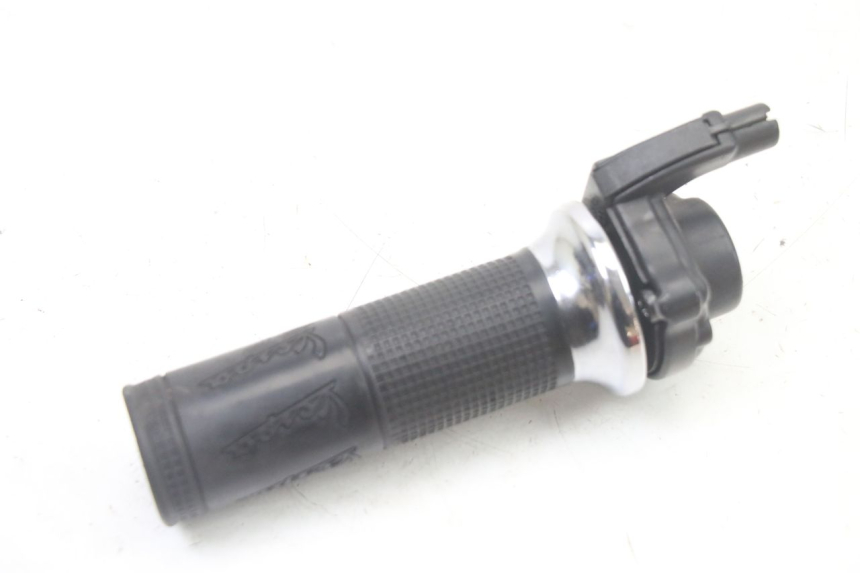 photo de POIGNEE ACCELERATEUR PIAGGIO VESPA LX 2T 50 (2005 - 2013) - Zoom état d’usage