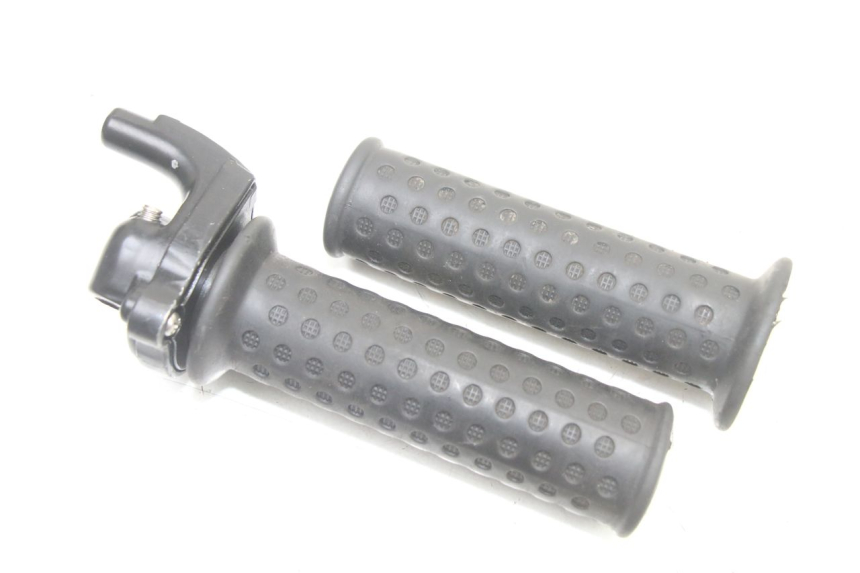 photo de POIGNEE ACCELERATEUR PIAGGIO ZIP 2T 50 (2009 - 2019) - Vue principale