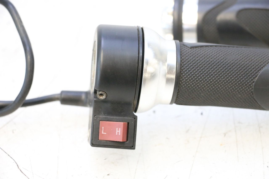 photo de POIGNEE ACCELERATEUR EFUN PUSA 1 - Zoom état d’usage
