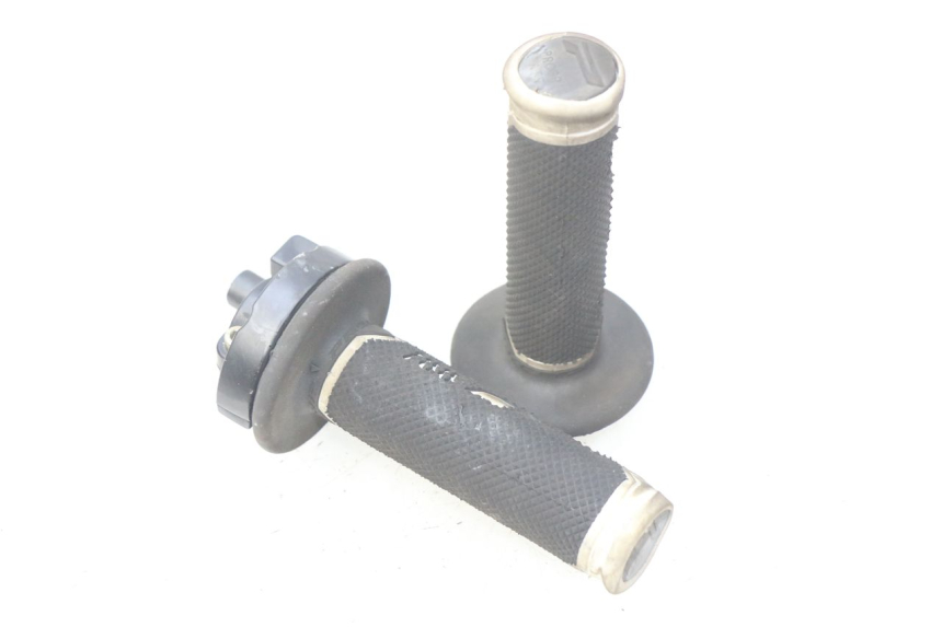 photo de POIGNEE ACCELERATEUR APOLLO RFZ 125 - Vue principale