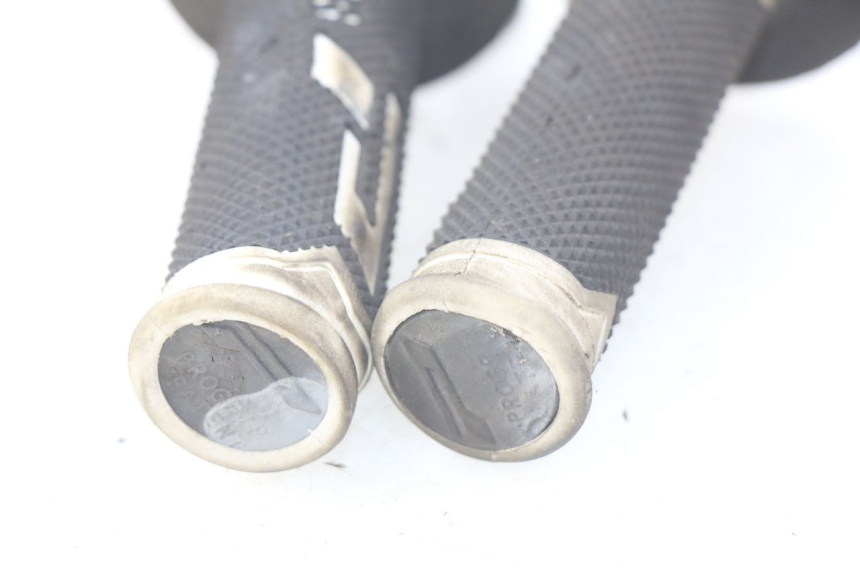 photo de POIGNEE ACCELERATEUR APOLLO RFZ 125 - Autre angle de vue