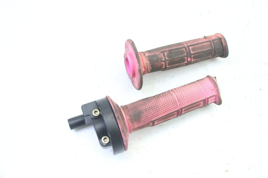 photo de POIGNEE ACCELERATEUR APOLLO RFZ 150 - Autre angle de vue