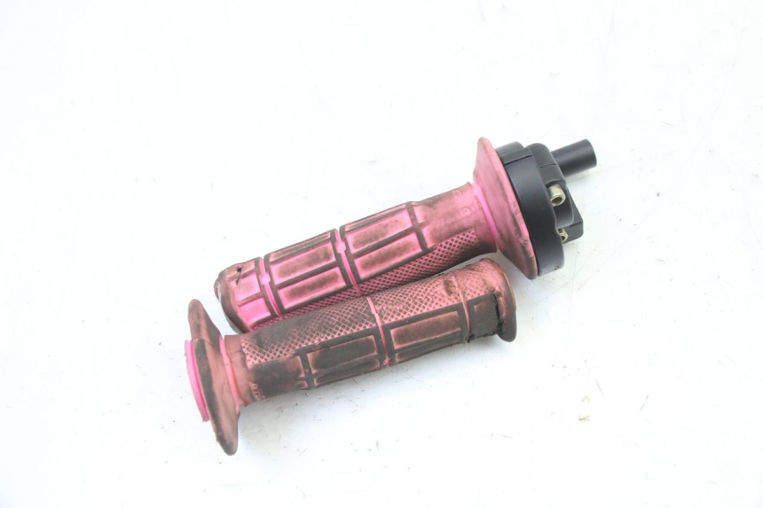 photo de POIGNEE ACCELERATEUR APOLLO RFZ 150 - État de surface