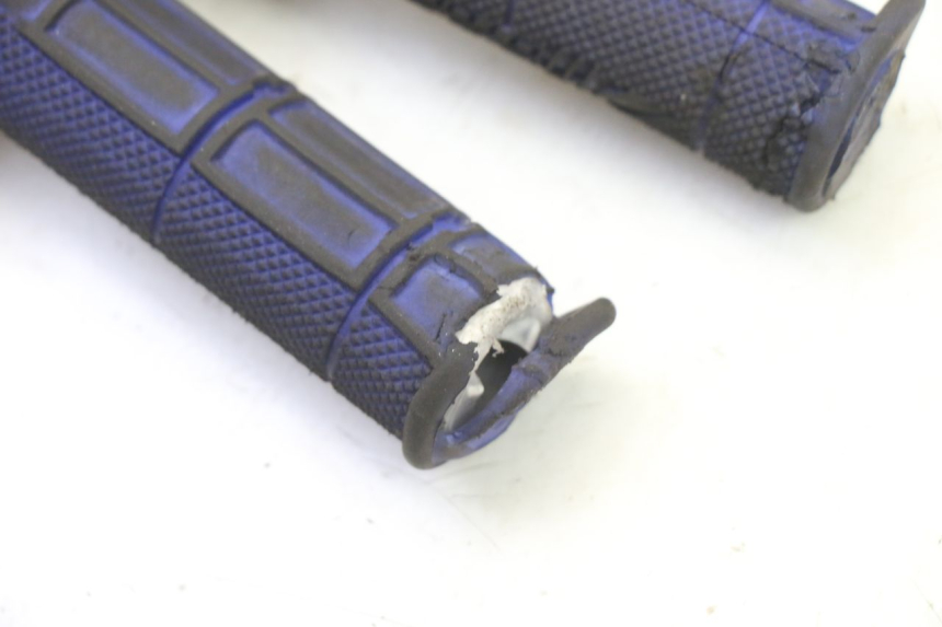 photo de POIGNEE ACCELERATEUR APOLLO RFZ 125 - Gros plan technique