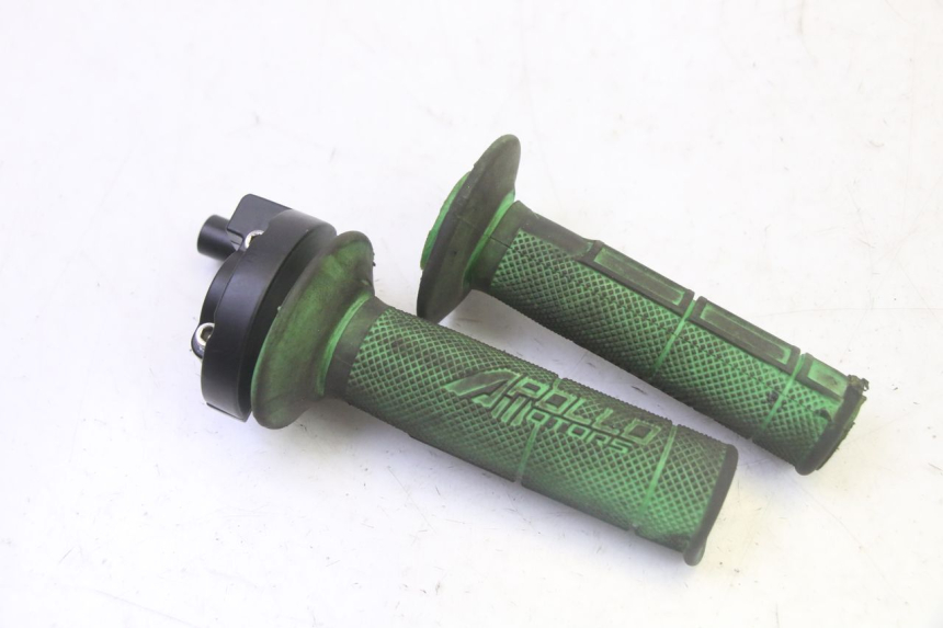 photo de POIGNEE ACCELERATEUR APOLLO RFZ 125 - Zoom état d’usage