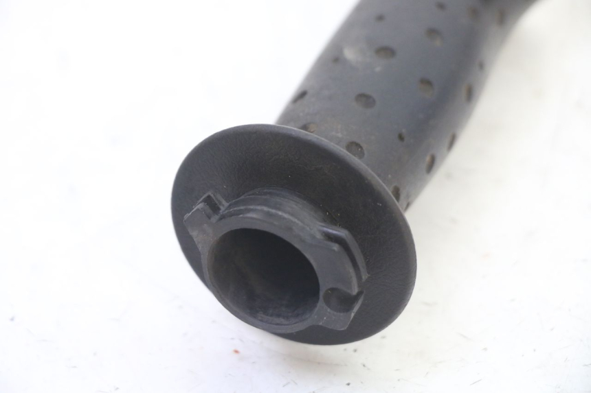 photo de POIGNEE ACCELERATEUR PGO RODOSHOW 2T 50 (2003 - 2007) - Zoom état d’usage