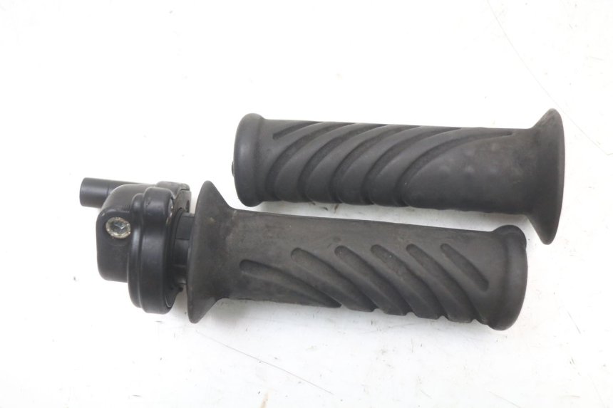 photo de POIGNEE ACCELERATEUR GILERA RUNNER LC 50 (1997 - 1998) - Vue principale