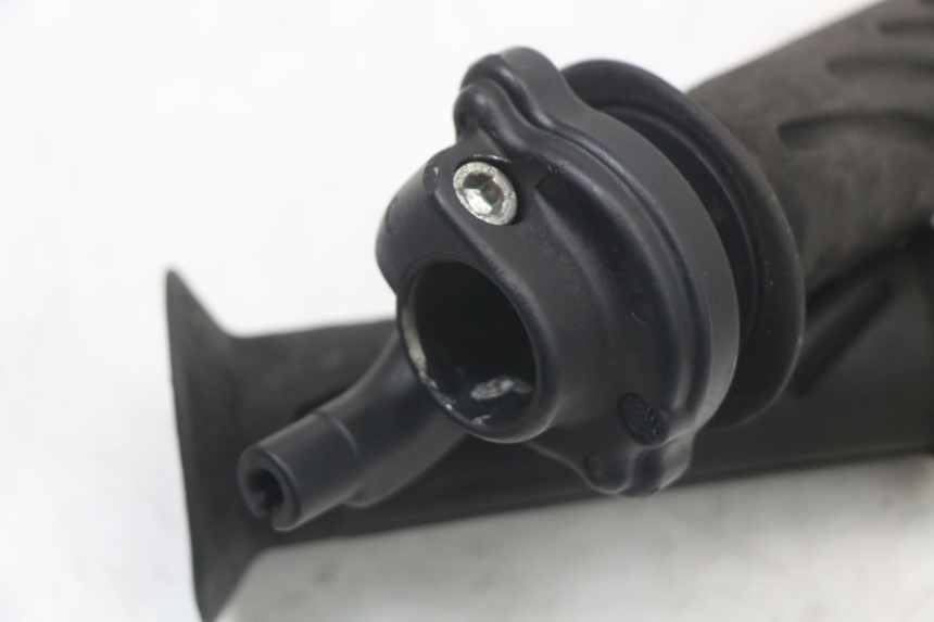 photo de POIGNEE ACCELERATEUR GILERA RUNNER LC 50 (1997 - 1998) - Zoom état d’usage