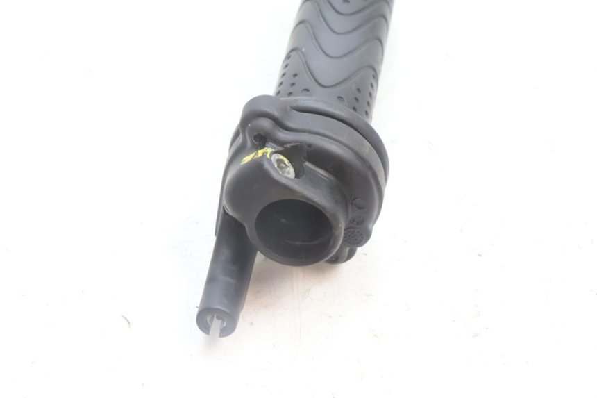photo de POIGNEE ACCELERATEUR GILERA RUNNER SP 50 (2002 - 2004) - Détail de la pièce