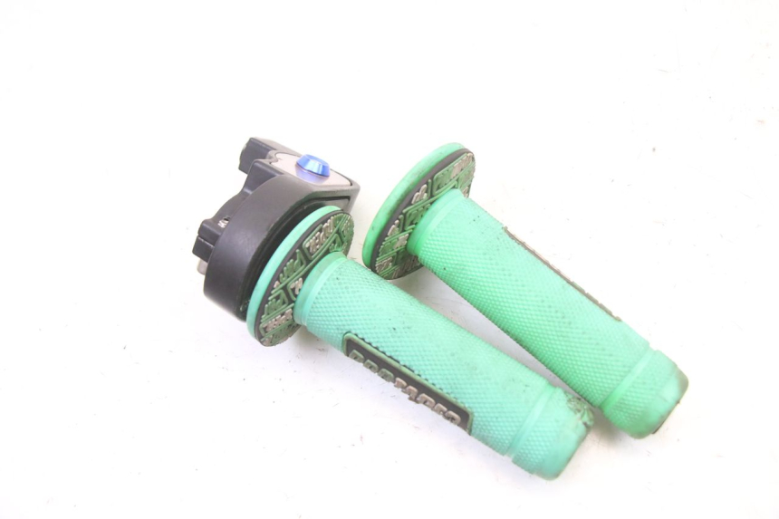 photo de POIGNEE ACCELERATEUR APOLLO RXF 125 - Zoom état d’usage
