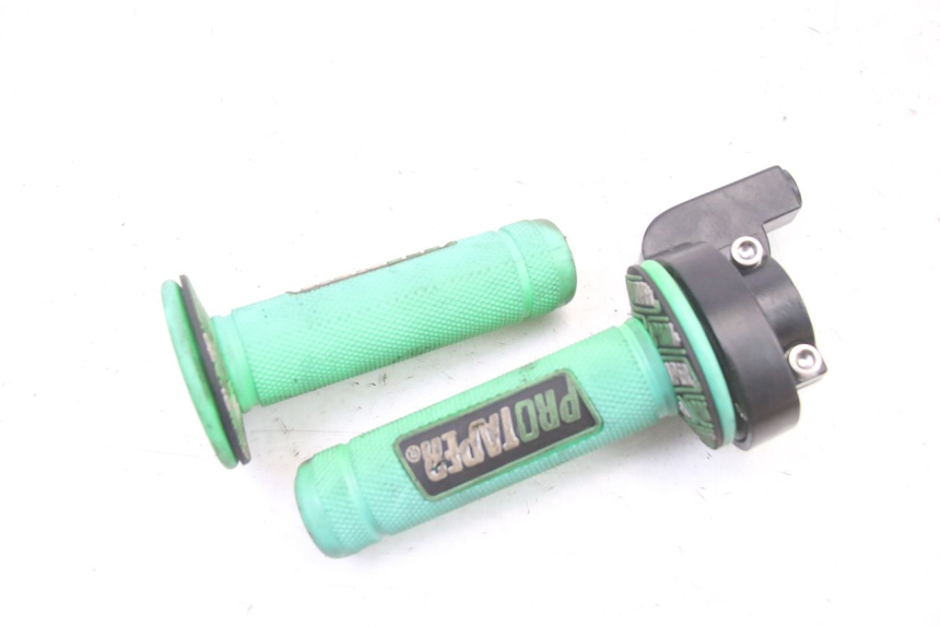 photo de POIGNEE ACCELERATEUR APOLLO RXF 125 - Autre angle de vue