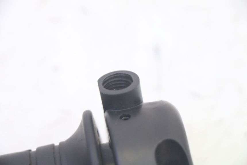 photo de POIGNEE ACCELERATEUR JM MOTORS SANTANA EVO 50 (2024 - 2026) - Gros plan technique