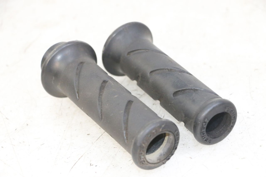 photo de POIGNEE ACCELERATEUR PEUGEOT SATELIS 125 (2013 - 2018) - Zoom état d’usage