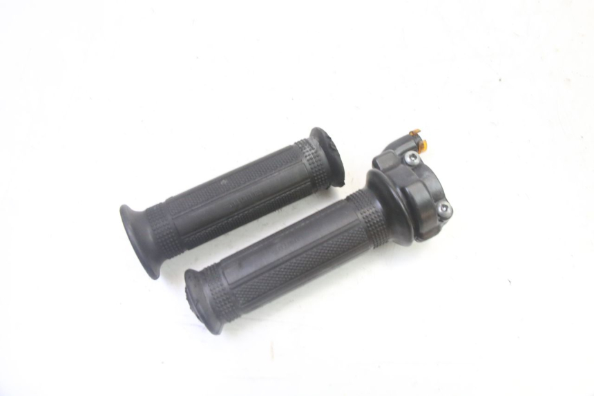 photo de POIGNEE ACCELERATEUR DERBI SENDA SM DRD 50 (2008 - 2013) - Autre angle de vue