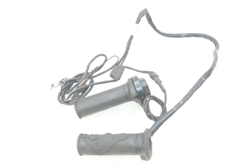 photo de POIGNEE ACCELERATEUR SUZUKI SIXTEEN 125 (2008 - 2010) - Vue principale