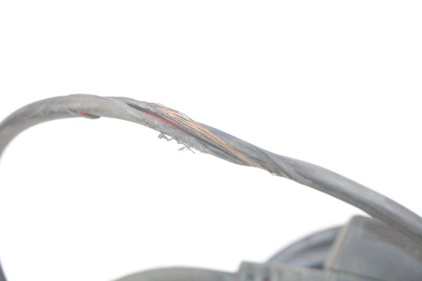 photo de POIGNEE ACCELERATEUR SUZUKI SIXTEEN 125 (2008 - 2010) - Gros plan technique