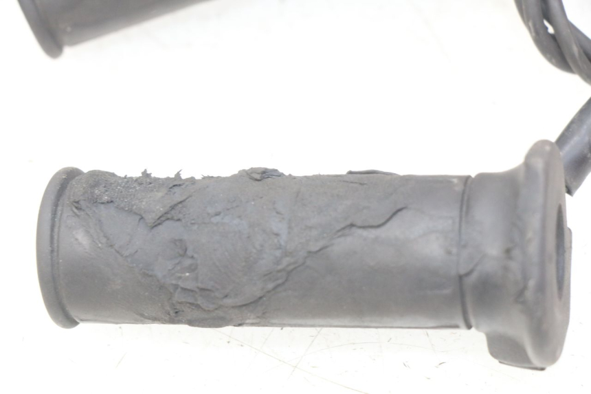 photo de POIGNEE ACCELERATEUR SUZUKI SIXTEEN 125 (2008 - 2010) - Pièce contrôlée