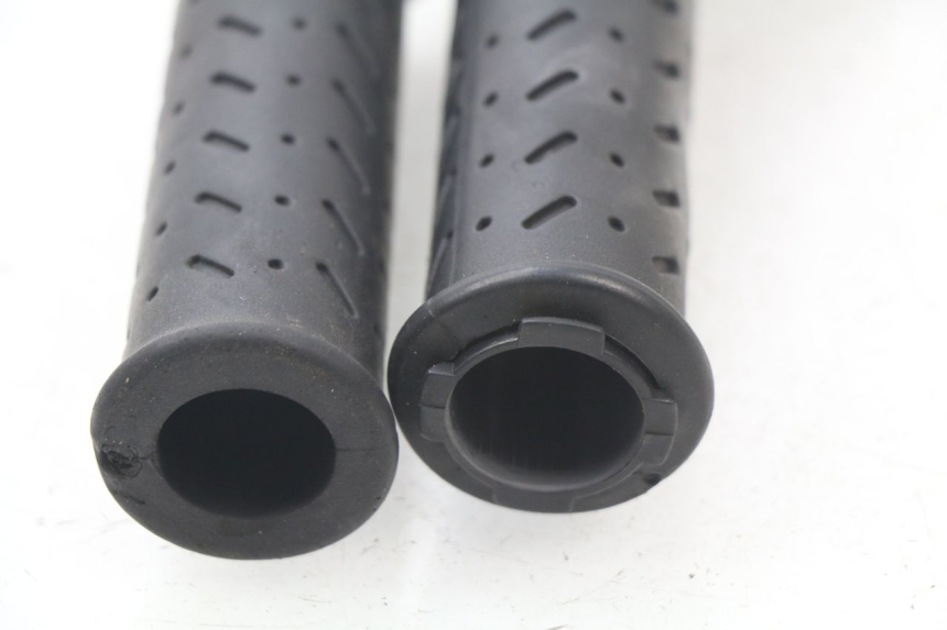 photo de POIGNEE ACCELERATEUR TRIUMPH SPEED TRIPLE 1050 (2005 - 2007) - Autre angle de vue