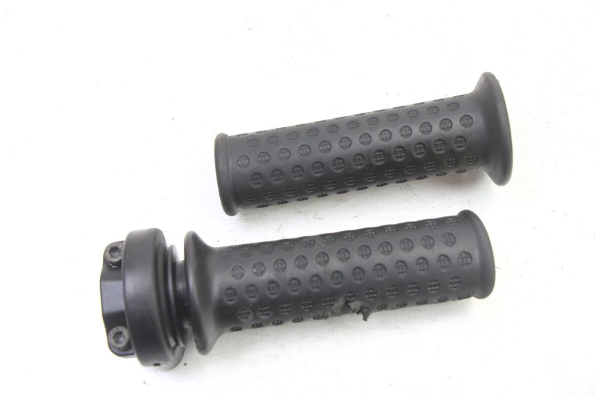 photo de POIGNEE ACCELERATEUR APRILIA SR 2T 50 (2018 - 2022) - Zoom état d’usage