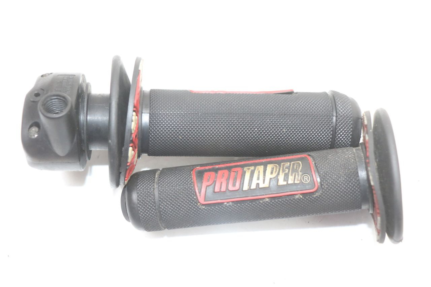 photo de POIGNEE ACCELERATEUR APRILIA SR CARB LC 2T 50 (2004 - 2012) - Gros plan technique