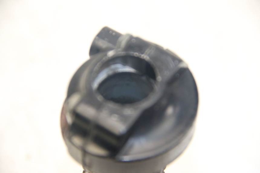 photo de POIGNEE ACCELERATEUR YAMAHA SR 125 (1982 - 2003) - Gros plan technique