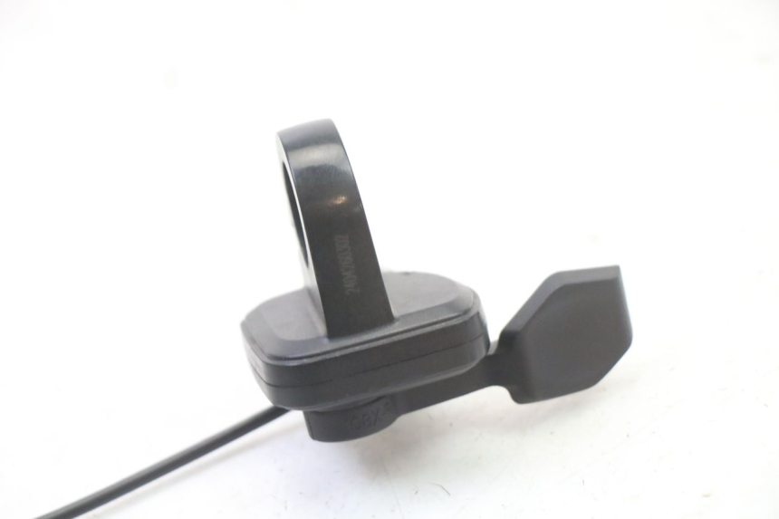 photo de POIGNEE ACCELERATEUR NAMI STELLAR 1 - Détail de la pièce