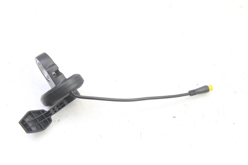 photo de POIGNEE ACCELERATEUR NAMI STELLAR 1 - Gros plan technique