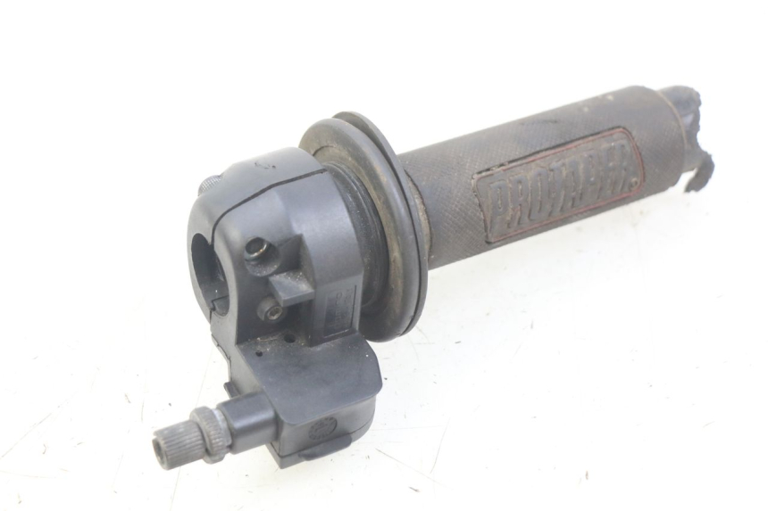 photo de POIGNEE ACCELERATEUR APRILIA SX 50 (2011 - 2017) - Gros plan technique