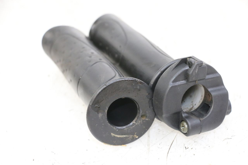 photo de POIGNEE ACCELERATEUR SYM ORBIT 2 4T 50 (2018 - 2022) - Autre angle de vue