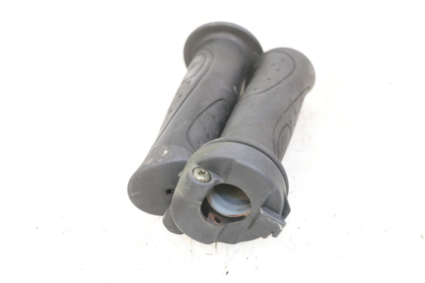 photo de POIGNEE ACCELERATEUR SYM ORBIT 2 4T 50 (2008 - 2017) - Gros plan technique