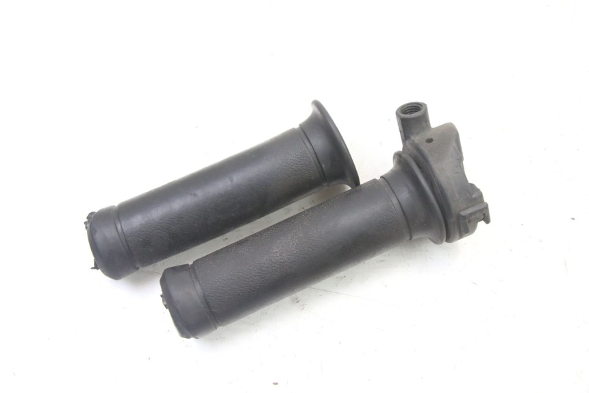 photo de POIGNEE ACCELERATEUR PEUGEOT TWEET 4T 50 (2014 - 2019) - Gros plan technique