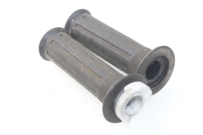 photo de POIGNEE ACCELERATEUR SUZUKI UC EPICURO 125 (1999 - 2003) - Vue principale