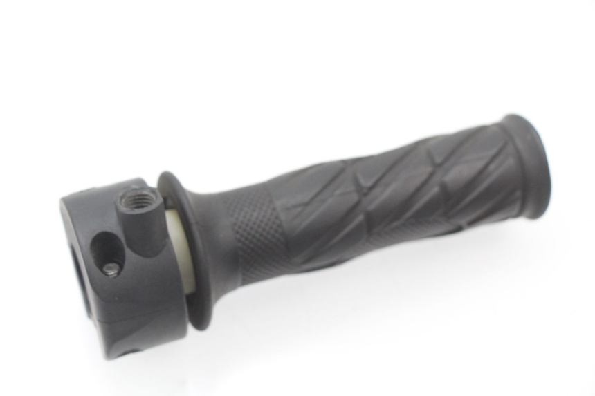 photo de POIGNEE ACCELERATEUR REVATTO URBA GT 125 (2007 - 2017) - Autre angle de vue